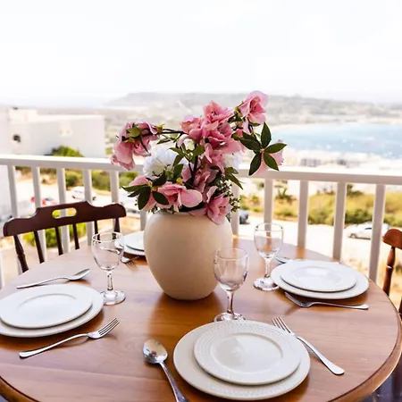 Spacious Bay View With Balcony By Homely!