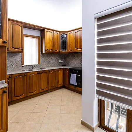 Spacious Bay View With Balcony By Homely!