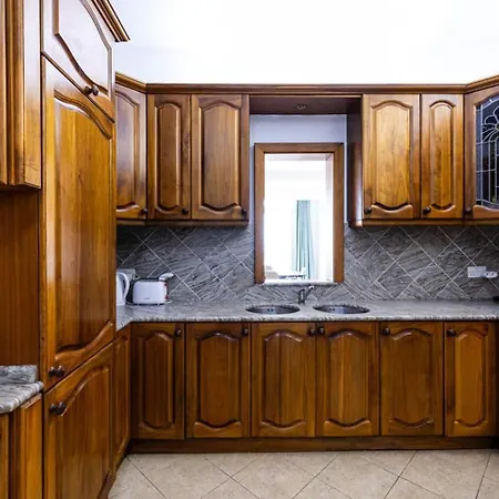 Spacious Bay View With Balcony By Homely! Mellieħa